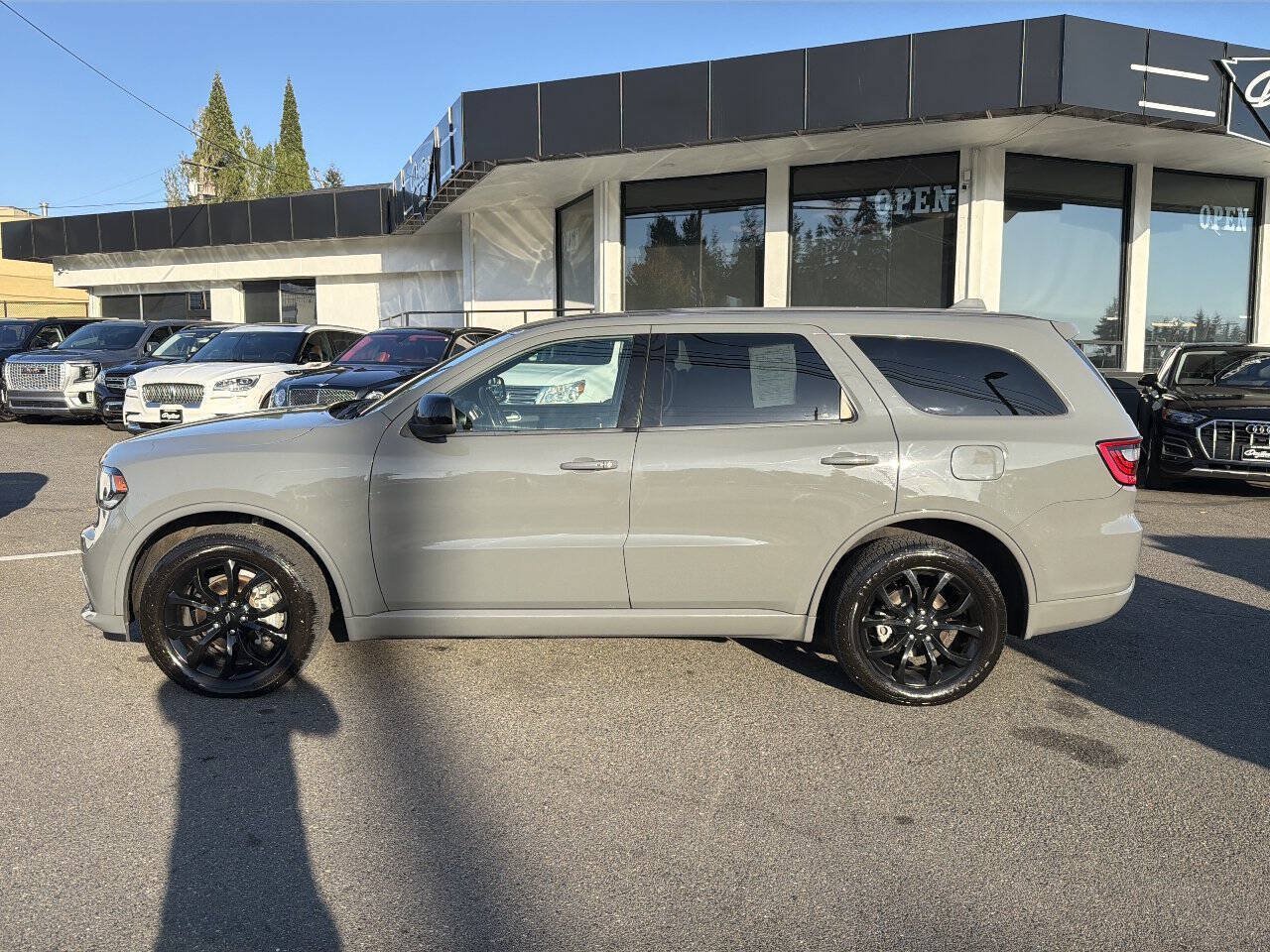 Used 2020 Dodge Durango SXT AWD/4WD image 2