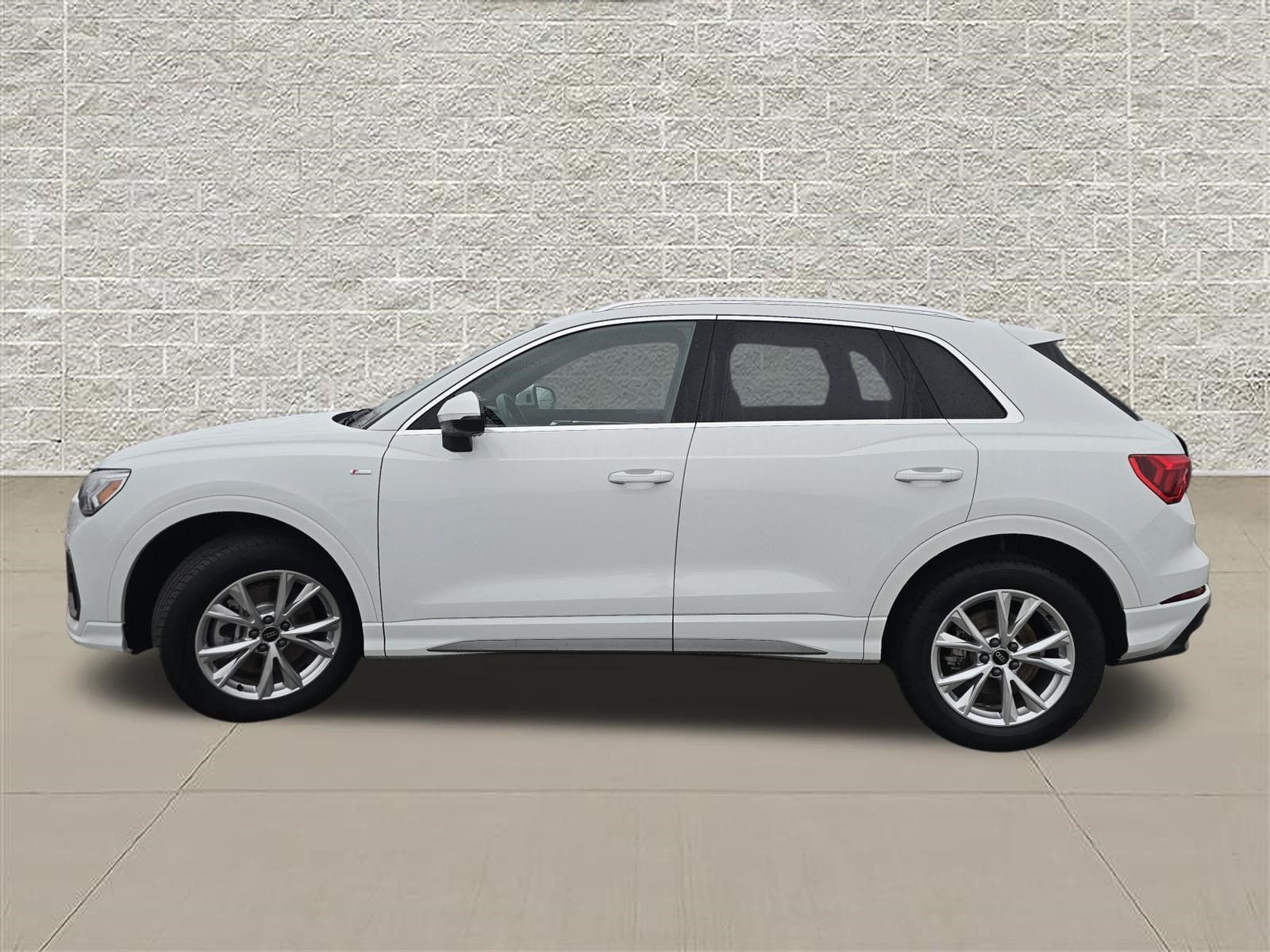 Certified 2025 Audi Q3 2.0T Premium w/ Convenience Package AWD/4WD image 4