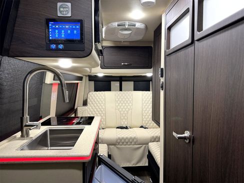 Used 2023 Mercedes-Benz Sprinter 2500 image 2