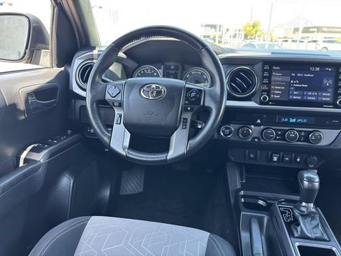 Used 2022 Toyota Tacoma TRD Off-Road AWD/4WD image 11