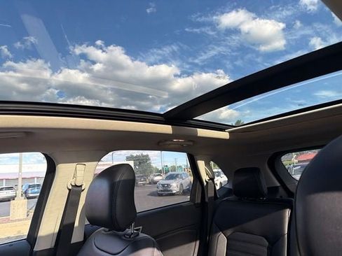 Used 2019 Ford Edge SEL w/ Equipment Group 201A FWD image 6