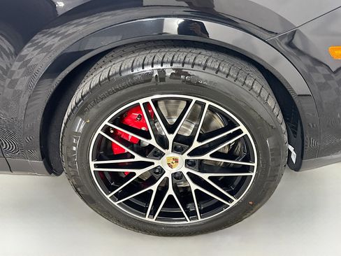 Used 2024 Porsche Cayenne S image 32