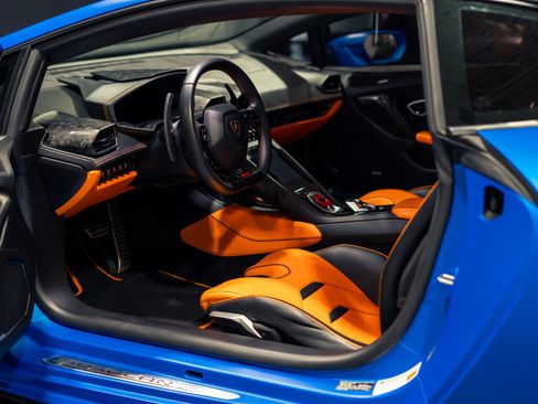 Used 2020 Lamborghini Huracan EVO RWD image 34