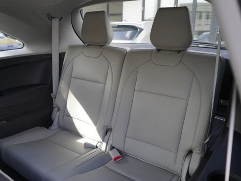 Used 2017 Acura MDX FWD image 16
