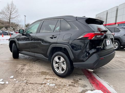 Used 2025 Toyota RAV4 XLE image 8