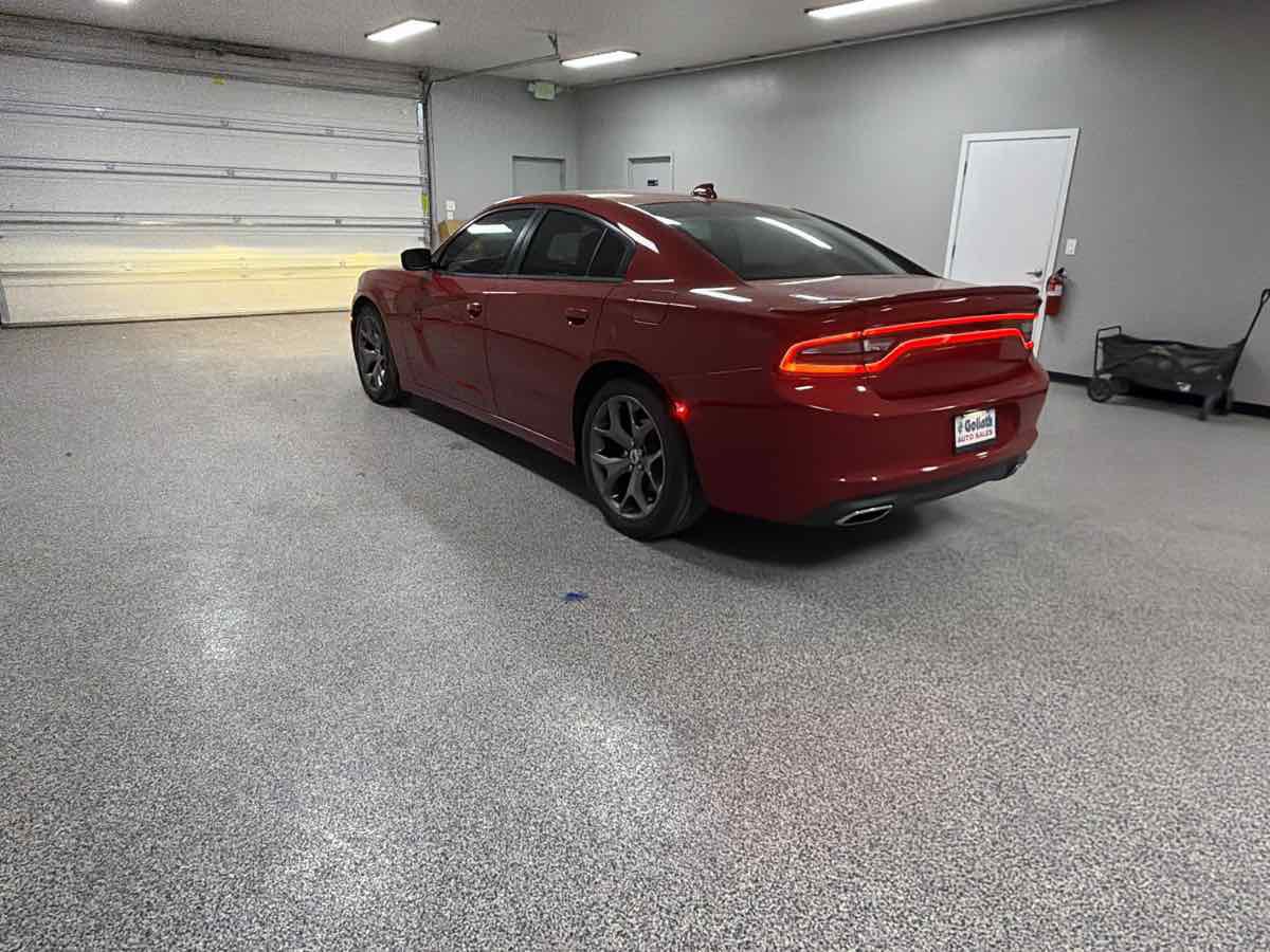 Used 2017 Dodge Charger R/T w/ Plus Group RWD image 5