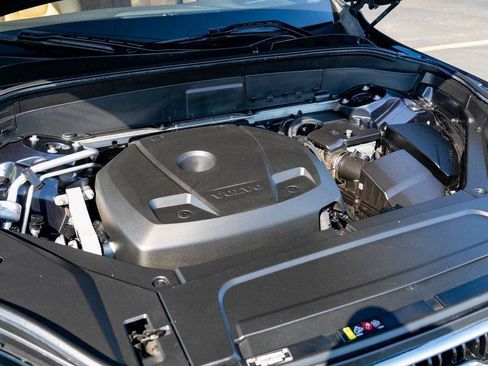 Used 2017 Volvo XC90 T6 Momentum w/ Vision Package image 27