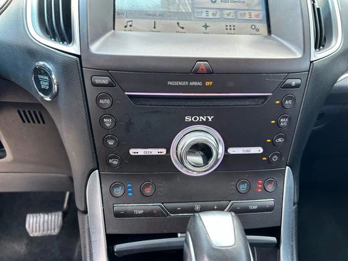 Used 2017 Ford Edge Titanium w/ Equipment Group 301A AWD/4WD image 18