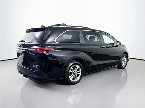 Certified 2022 Toyota Sienna XLE Woodland Edition AWD/4WD image 8