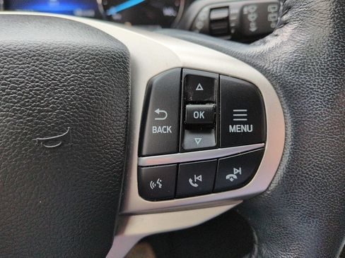 Used 2022 Ford Explorer XLT w/ Equipment Group 202A AWD/4WD image 16