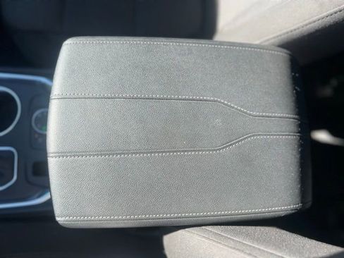 Used 2023 Chevrolet Traverse LT image 19