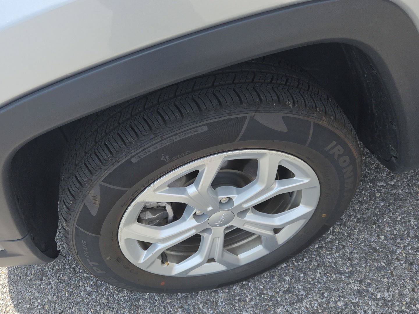 Used 2024 Jeep Compass Latitude AWD/4WD image 9
