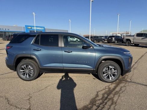 New 2026 Chevrolet Equinox LT image 2