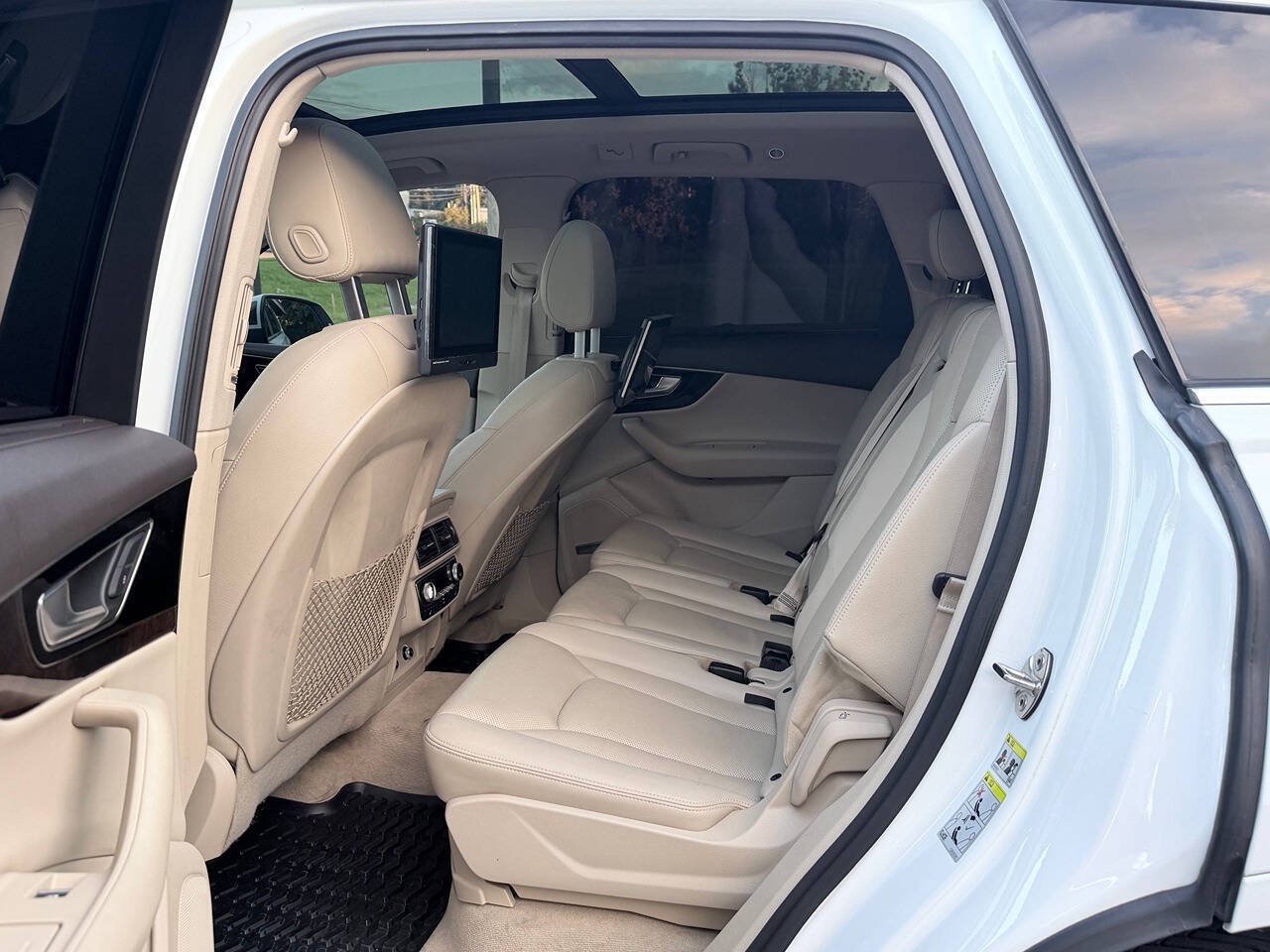 Used 2018 Audi Q7 3.0T Prestige w/ Prestige Package AWD/4WD image 22