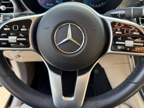 Used 2022 Mercedes-Benz GLC 300 image 25