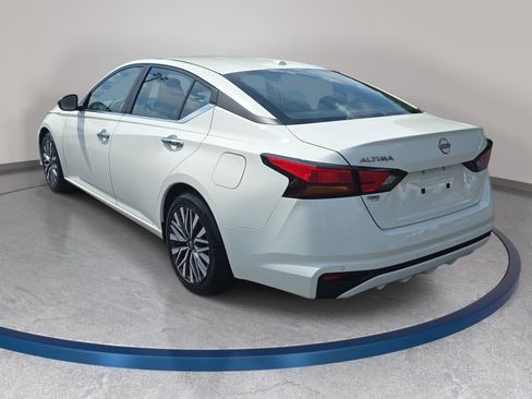 Used 2025 Nissan Altima 2.5 SV FWD image 7