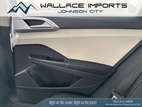 New 2026 Volkswagen Taos SE image 27