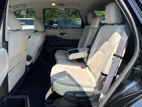 Used 2022 Nissan Pathfinder SL AWD/4WD image 11