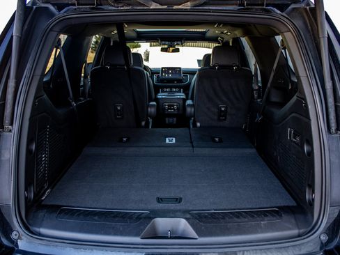 Used 2022 GMC Yukon XL SLT w/ SLT Premium Package image 29