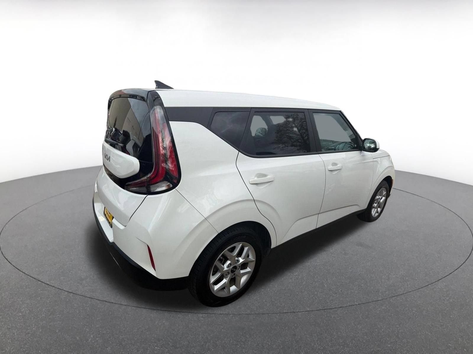 Used 2025 Kia Soul LX w/ LX Technology Package FWD image 6