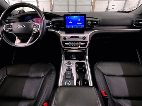 Certified 2022 Ford Explorer XLT w/ Equipment Group 202A image 14