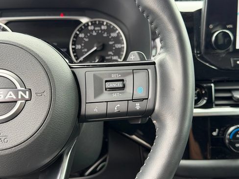 Used 2025 Nissan Pathfinder SL FWD image 21