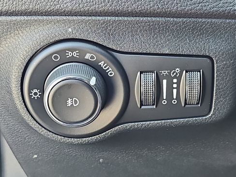 Used 2018 Jeep Compass Latitude w/ Popular Equipment Group image 30