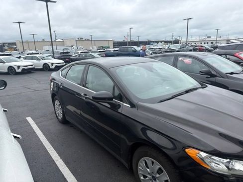 Used 2020 Ford Fusion S FWD image 10
