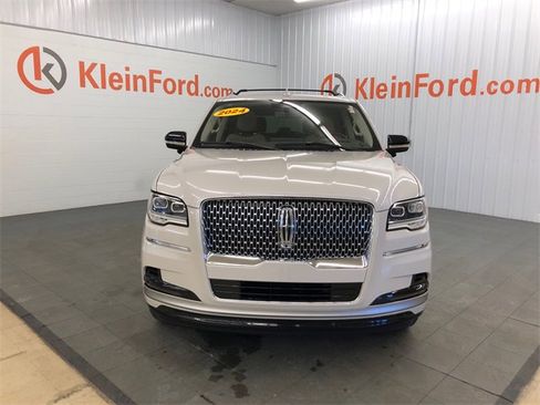 Used 2024 Lincoln Navigator Reserve image 2