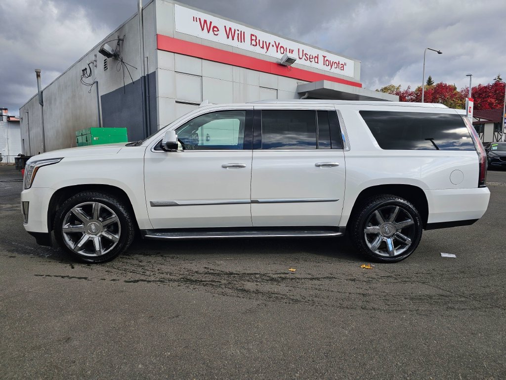 Used 2016 Cadillac Escalade ESV Luxury AWD/4WD image 4