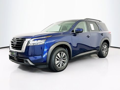 Used 2025 Nissan Pathfinder SV AWD/4WD image 3