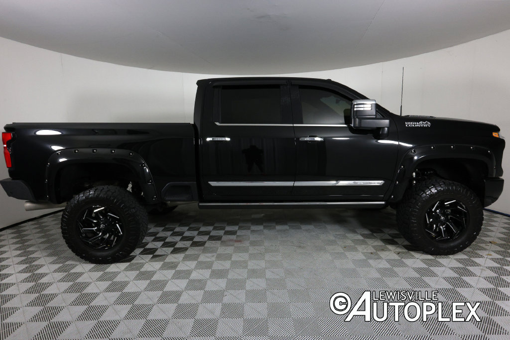 Used 2025 Chevrolet Silverado 2500 High Country w/ High Country Premium Package AWD/4WD image 4