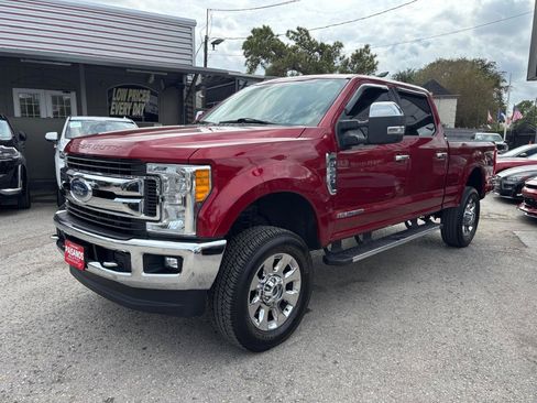 Used 2017 Ford F250 XLT w/ XLT Premium Package AWD/4WD image 2