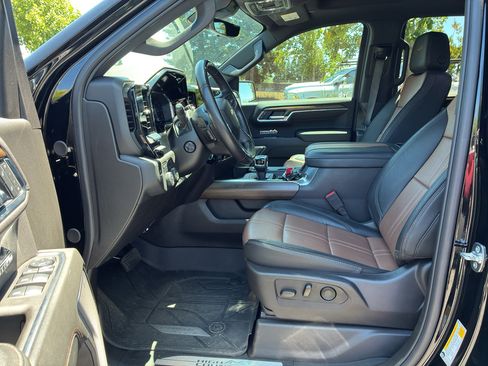 Used 2025 Chevrolet Silverado 1500 High Country w/ High Country Premium Package AWD/4WD image 20