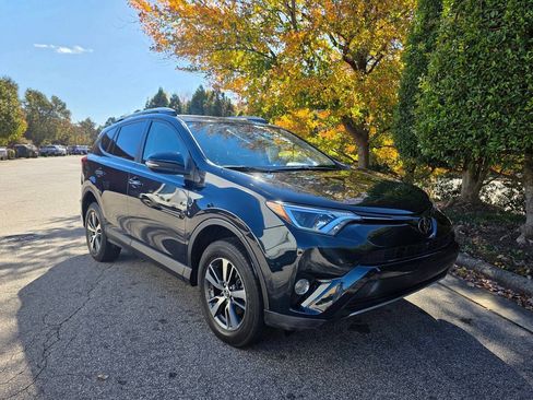 Used 2018 Toyota RAV4 XLE w/ Plus Extra Value Package AWD/4WD image 7