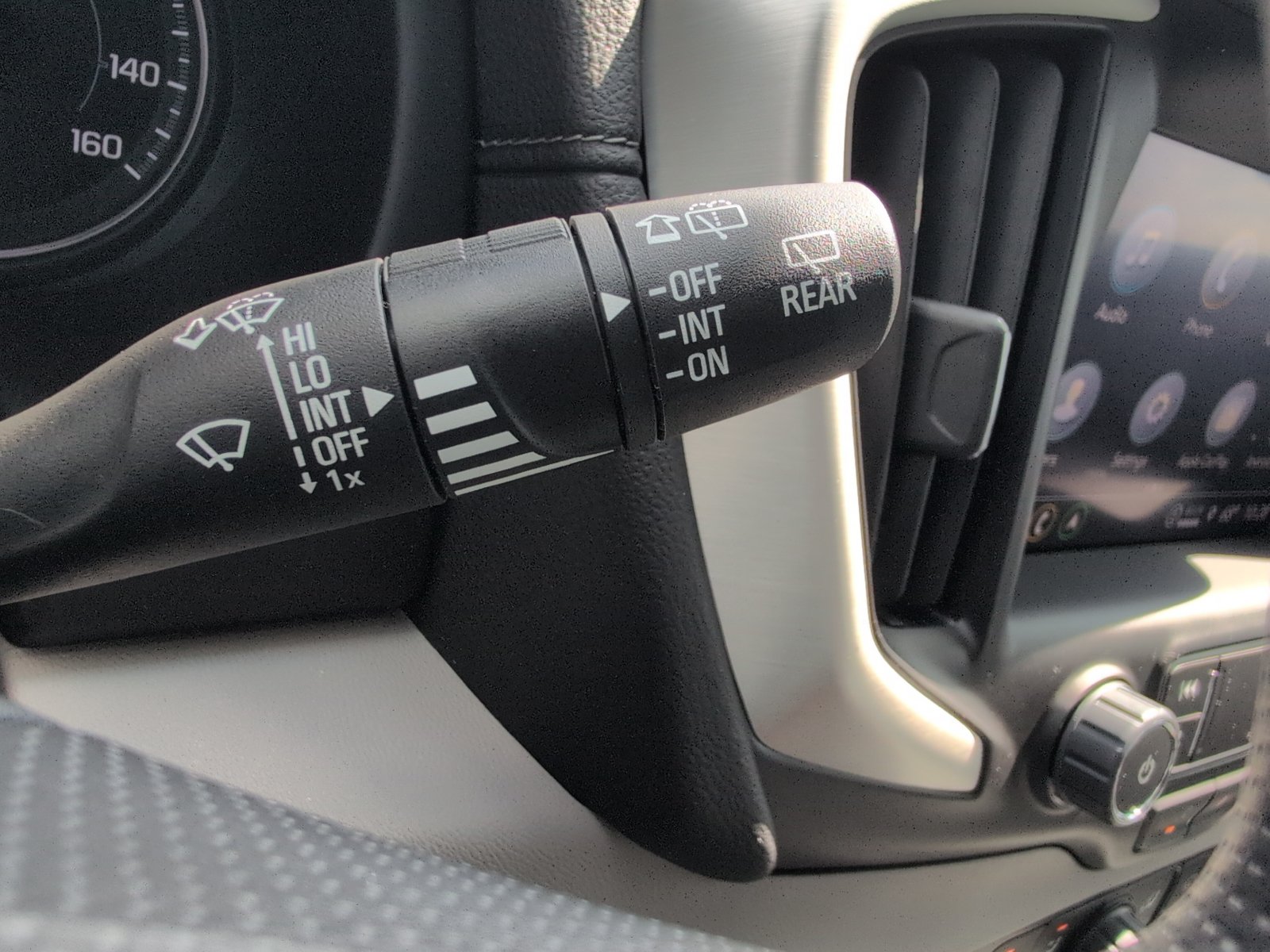 Used 2024 GMC Terrain SLE w/ Driver Convenience Package FWD image 26