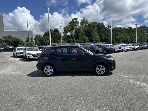 New 2025 Nissan Kicks Play S image 4