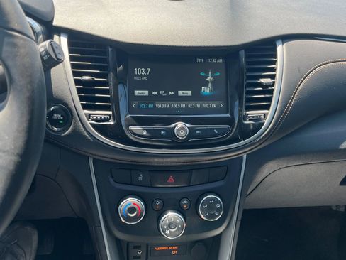Used 2017 Chevrolet Trax LT w/ LT Convenience Package FWD image 13
