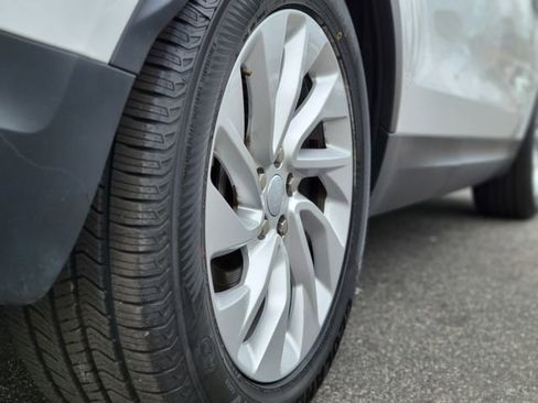 Used 2024 Land Rover Discovery S image 46