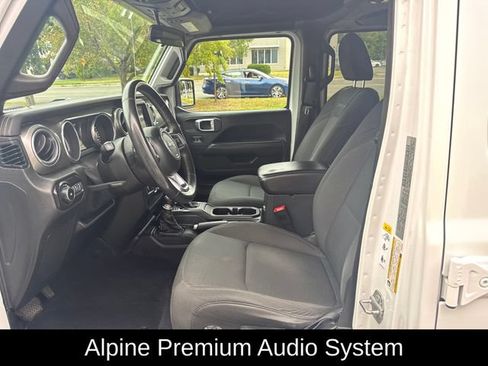Used 2018 Jeep Wrangler Unlimited Sahara AWD/4WD image 15