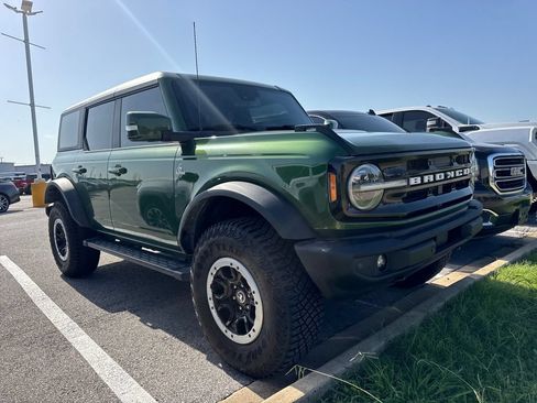 Used 2023 Ford Bronco Outer Banks w/ Sasquatch Package AWD/4WD image 3