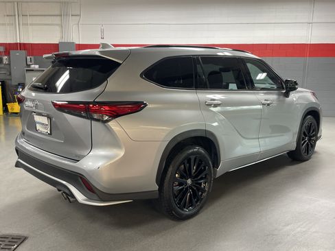 Certified 2023 Toyota Highlander XSE image 10