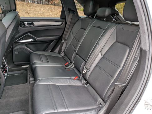 Used 2021 Porsche Cayenne Turbo image 33