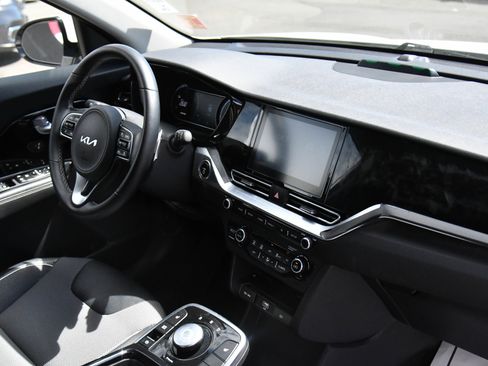 Used 2022 Kia Niro EX FWD image 44