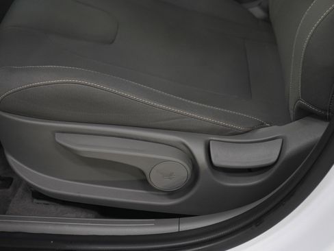 Used 2024 Hyundai Elantra SEL w/ Convenience Package FWD image 21