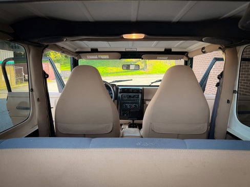 Used 2000 Jeep Wrangler Sahara AWD/4WD image 17