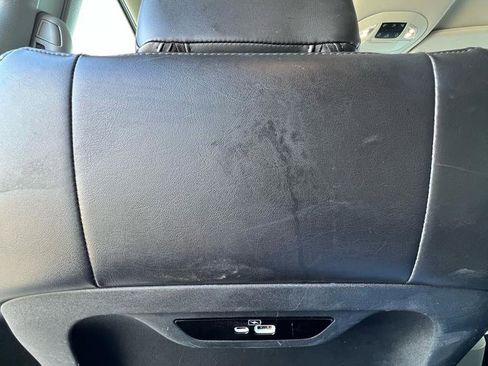 Used 2023 Chrysler Pacifica Touring-L image 15