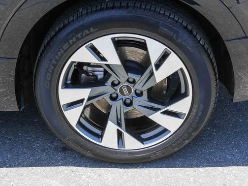 Used 2023 Audi e-tron Premium w/ Convenience Plus Package AWD/4WD image 10