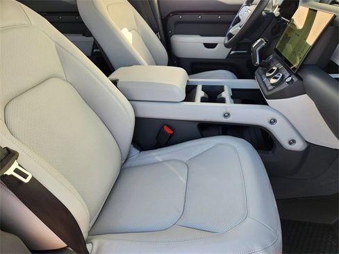 New 2026 Land Rover Defender 110 X-Dynamic SE image 10