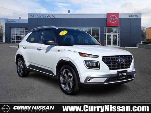 Used 2022 Hyundai Venue Limited w/ Cargo Package FWD image 1